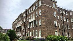 2 Bedroom Flat In Brampton Court, Hendon, Nw4