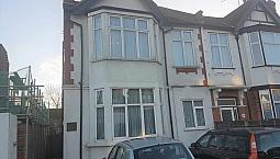 3 Bedroom Flat In Finchley Lane, London, Nw4