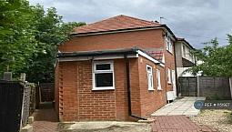 3 Bedroom House In Berry Way, London, W5 (3 Bed) (#1151927)