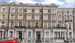 2 Bedroom Flat In 26-28 Hogarth Road, London, Sw5