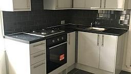 3 Bedroom Flat In Whitestile Road, Brentford, Tw8 (3 Bed) (#1158335)
