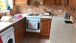 2 Bedroom House In Southville Crescent, Feltham, Tw14 (2 Bed) (#1032415)