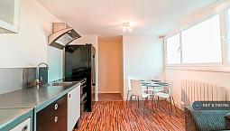 2 Bedroom Flat In Masefield Court, Brentwood, Cm14 (2 Bed) (#1192765)