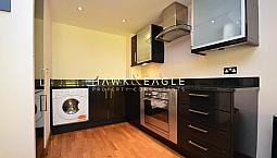 Stunning 2 Bedroom Apartment In The Popular Area Of South Quay.