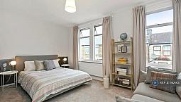 4 Bedroom House In London, London, N17 (4 Bed) (#1162913)