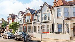 2 Bedroom Flat In Arcadian Gardens, London, N22