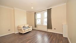 Large Split Level 3 Bedroom Flat In Thornton Heath High Street.             Newly Renovated.