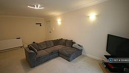 2 Bedroom Flat In Ashley Court, High Wycombe , Hp10 (2 Bed) (#1204822)