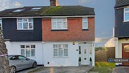 3 Bedroom House In Sussex Avenue, Romford, Rm3 (3 Bed) (#1201018)