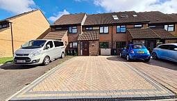 3 Beds 2 Bathrooms – House For Selling