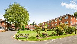 1 Bedroom Flat In Lakeside Gardens, Hothfield, Ashford, Tn25