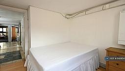 3 Bedroom Flat In Caledonian Road, London, N1 (3 Bed) (#1143854)