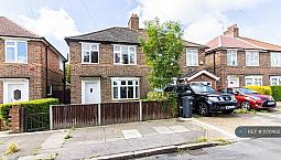 4 Bedroom House In Addison Avenue, Hounslow, Tw3 (4 Bed) (#1170402)