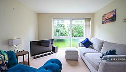 1 Bedroom Flat In Copers Cope Road, Beckenham, Kent , Br3 (1 Bed) (#1132746)