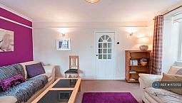 2 Bedroom Flat In Lawnmarket, Edinburgh, Eh1 (2 Bed) (#1173702)