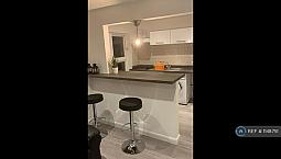 Studio Flat In Floor, London, Sw5 (#1148751)