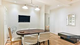 3 Bedroom Flat In West Kensington Court, London, W14 (3 Bed) (#900143)
