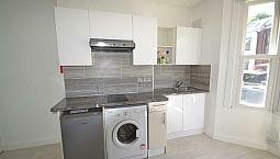 Studio Flat In Whitestile Road, Brentford