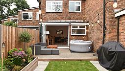 3 Bedroom House In Scrutton Close, London, Sw12