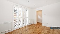 3 Bedroom Flat In Canal Walk, London, Se3 (3 Bed) (#1106127)