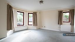 3 Bedroom Flat In Elgar Court, Edinburgh, Eh10 (3 Bed) (#1131509)