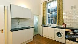 1 Bedroom Flat In Caledonian Road, London, N1 (1 Bed) (#1143836)