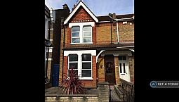 4 Bedroom House In Albany Road, London, W13 (4 Bed) (#1173698)