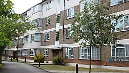 2 Bedroom Flat In Edge Hill, London, Sw19 (2 Bed) (#1187463)