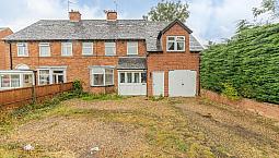 4 Bedroom House In Oaks Road, Leicester, Le8