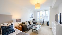 Studio Flat In Hill Street, London W1J