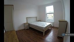 3 Bedroom Flat In Brixton Road, London, Sw9 (3 Bed) (#1205764)