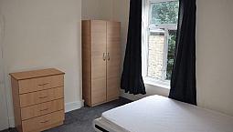 One Nice Double Bedroom In Stratford 