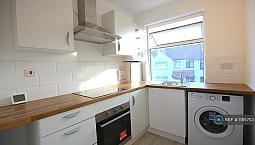 1 Bedroom Flat In De'arn Gardens, Mitcham, Cr4 (1 Bed) (#1185753)