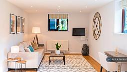 1 Bedroom Flat In The American Barn, Southend, Rg9 (1 Bed) (#1160850)