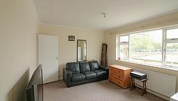 Available Now !! ..In Barnet/Finchley Nw7 1Bp..a Three (3) Bedroom House For £1390Pcm 