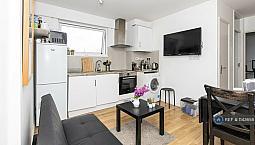 2 Bedroom Flat In Marzell House, London, W14 (2 Bed) (#1143658)