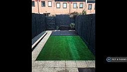 3 Bedroom House In Vallance Road, London, E2 (3 Bed) (#1142665)