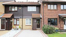 2 Bedroom House In Allonby Drive, Ruislip, Ha4 (2 Bed) (#1163972)