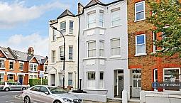 2 Bedroom Flat In London, London, W12 (2 Bed) (#1172623)