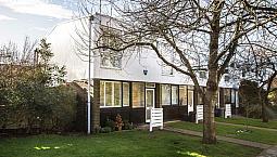 2 Bedroom House In Blagdon Walk, Teddington, Tw11