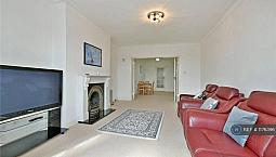 2 Bedroom Flat In Vernon Court, London, Nw2 (2 Bed) (#1176396)