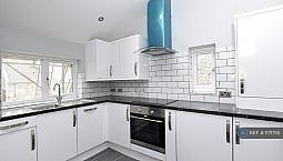 2 Bedroom Flat In Danbrook Road, London, Sw16 (2 Bed) (#1171755)