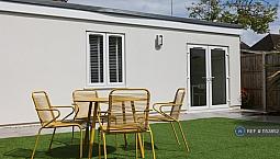 Studio Flat In Hazel Close, Twickenham, Tw2 (#1153852)
