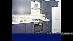 2 Bedroom House In Lent Rise Road, Burnham, Sl1 (2 Bed) (#1176472)