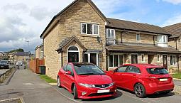 2 Bedroom House In Bromley Bank, Huddersfield