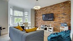 3 Bedroom Flat In Cranbrook Park, Wood Green