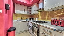 2 Bedroom Flat In Drumdryan Street, Edinburgh, Eh3 (2 Bed) (#1115128)