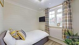 1 Bedroom In Hartland Road, London, Sm4 (#995676)