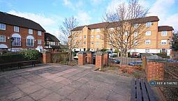 2 Bedroom Flat In Kennet Square, Mitcham, Cr4 (2 Bed) (#1148792)
