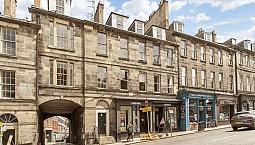 5 Bedroom New Town Flat Holiday Let Sleeps 11